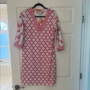 Gretchen Scott Pink Sheath Dress with 3/4 Sleeves and V-Neck